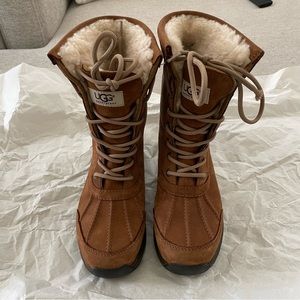 Ugg Adirondack III Waterproof Boot Size 6 in Chestnut with no black sole around!